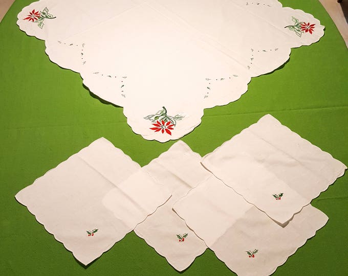 Gorgeous Festive 1960's Christmas Cotton Table Runner (36" Square) and Napkin (10") Set with Holly and Poinsettias