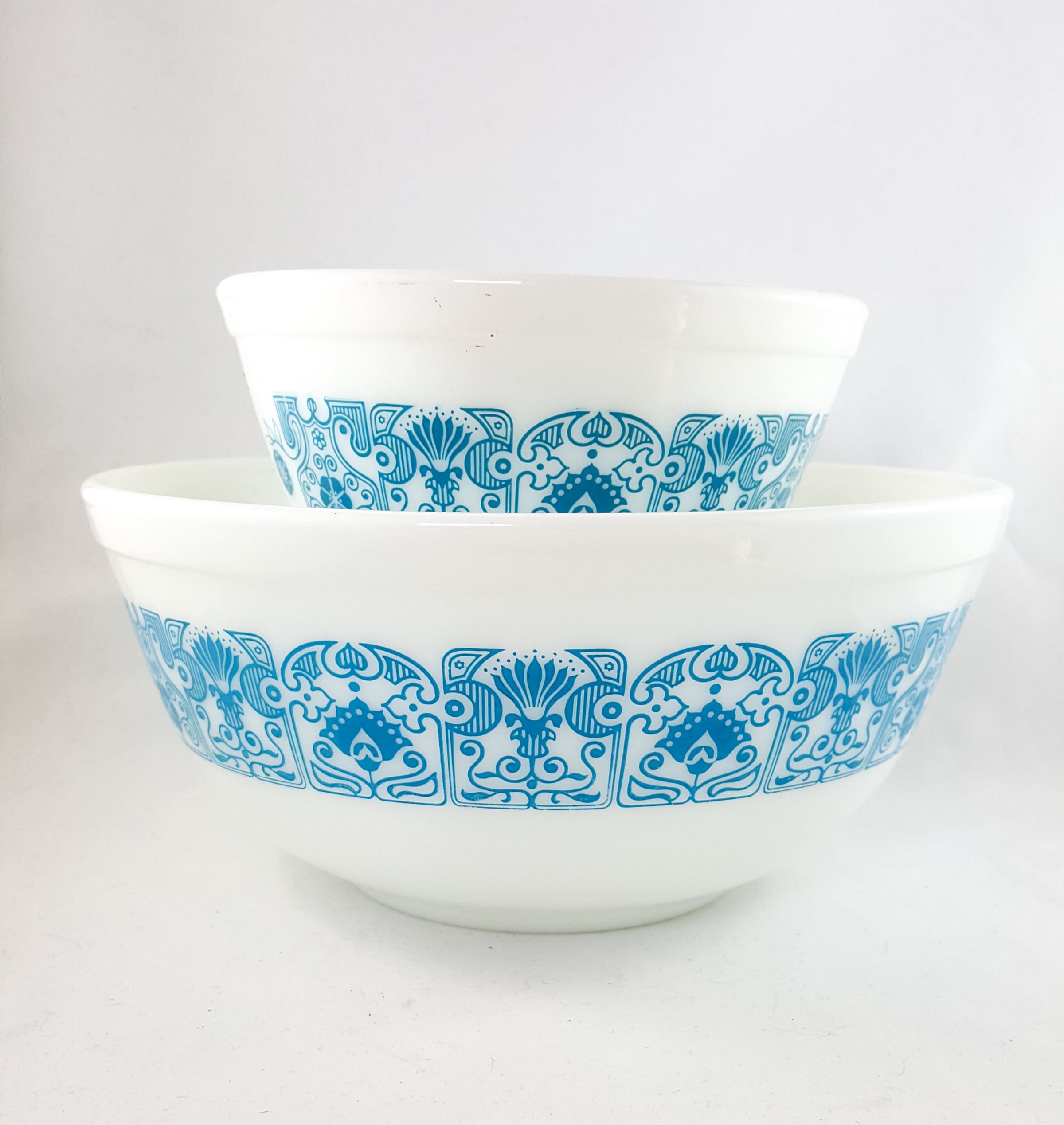 Vintage Horizon Blue Pyrex Mixing Bowl Set