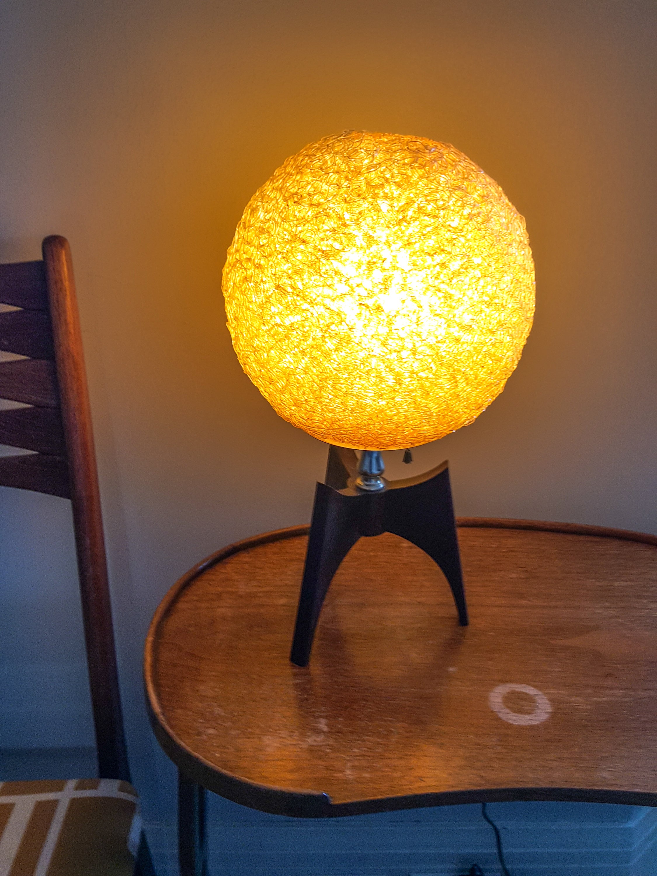 Fabulous Vintage Spaghetti Table Lamp Fiberglass Spun Resin Glass Light