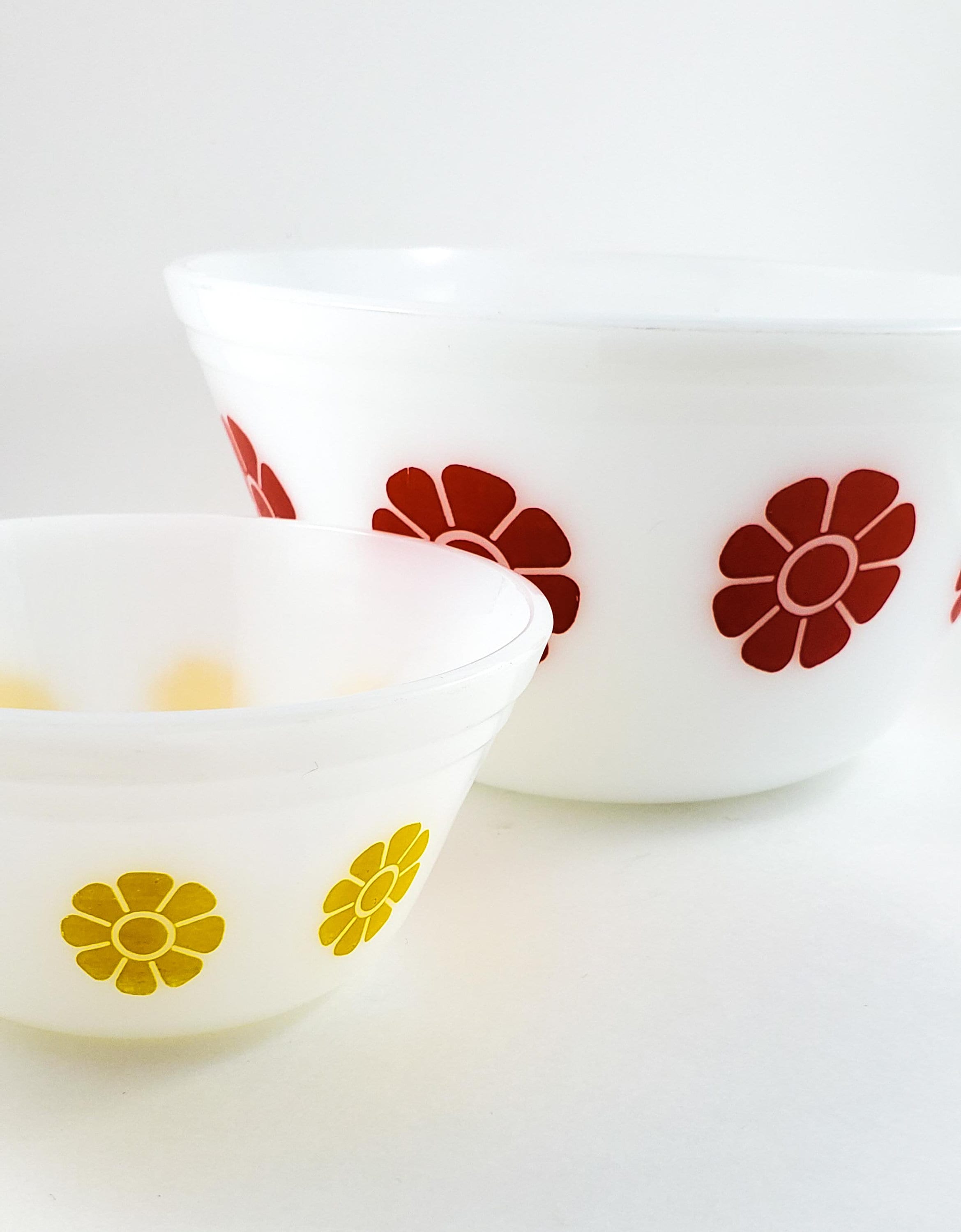 Vintage Federal Daisy Heat Proof Bowls Federal Glass in Red and Yellow