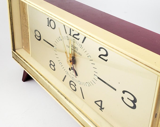 Seiko Table Top Melodic Alarm Clock with Plastic and Bakelite Body