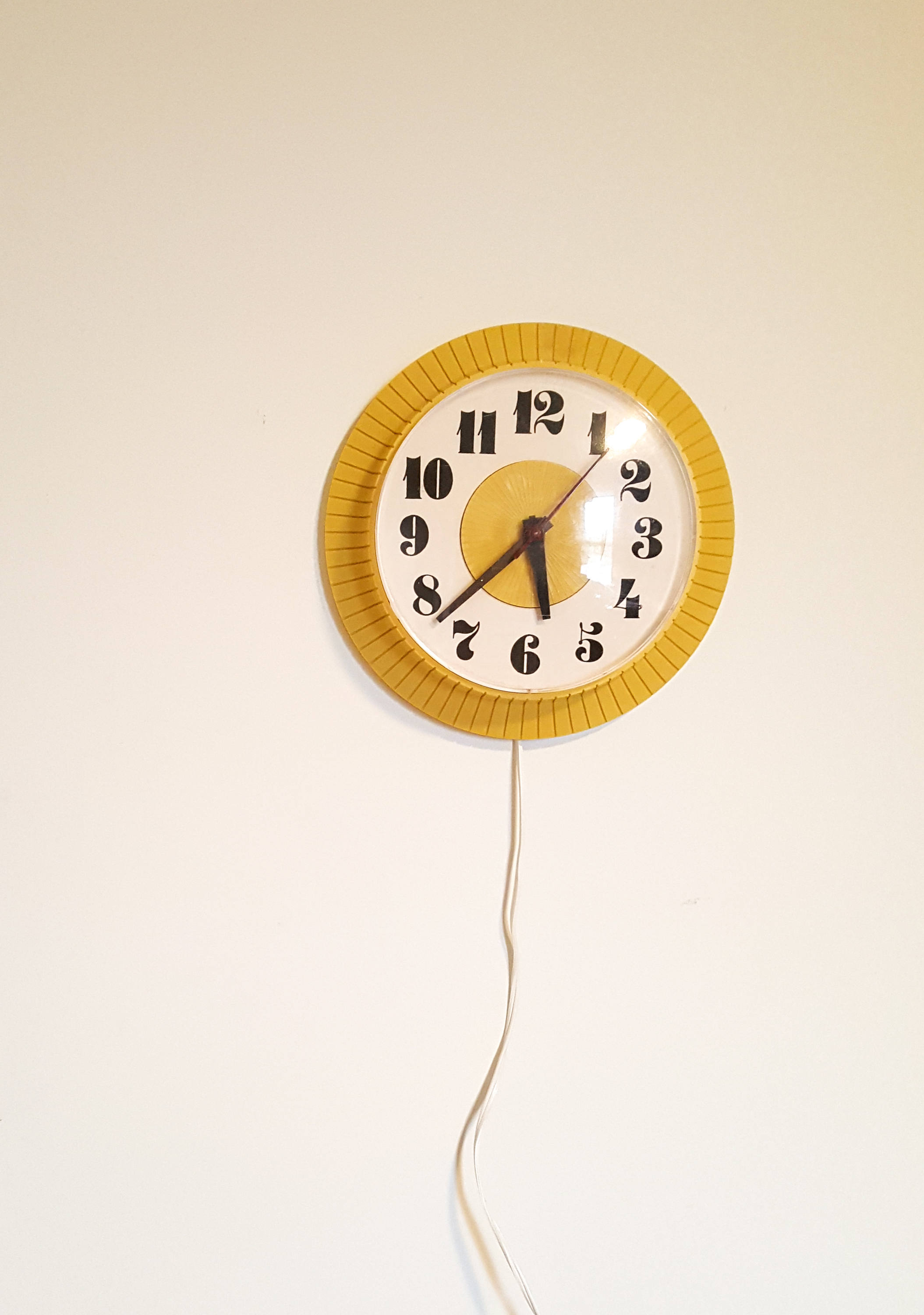 Vintage Deco Yellow Electric Wall Clock