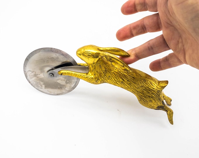 Anthropologie rabbit pizza cutter, gold-plated brass, hare, rabbit, 9"