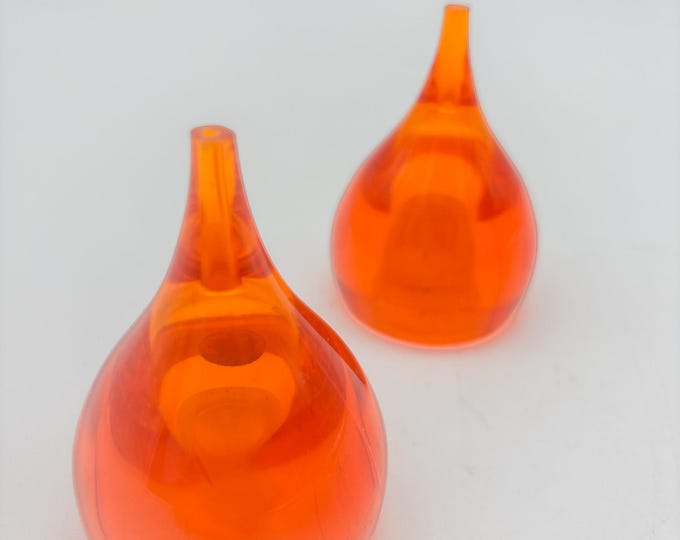 Fabulous Guzzini Acrylic Tear drop Salt and Pepper shakers with tag and stoppers