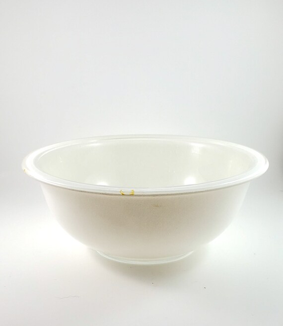Set of Three Pyrex Clear Bottom Vintage Bowls, 3 Piece Set in Mint