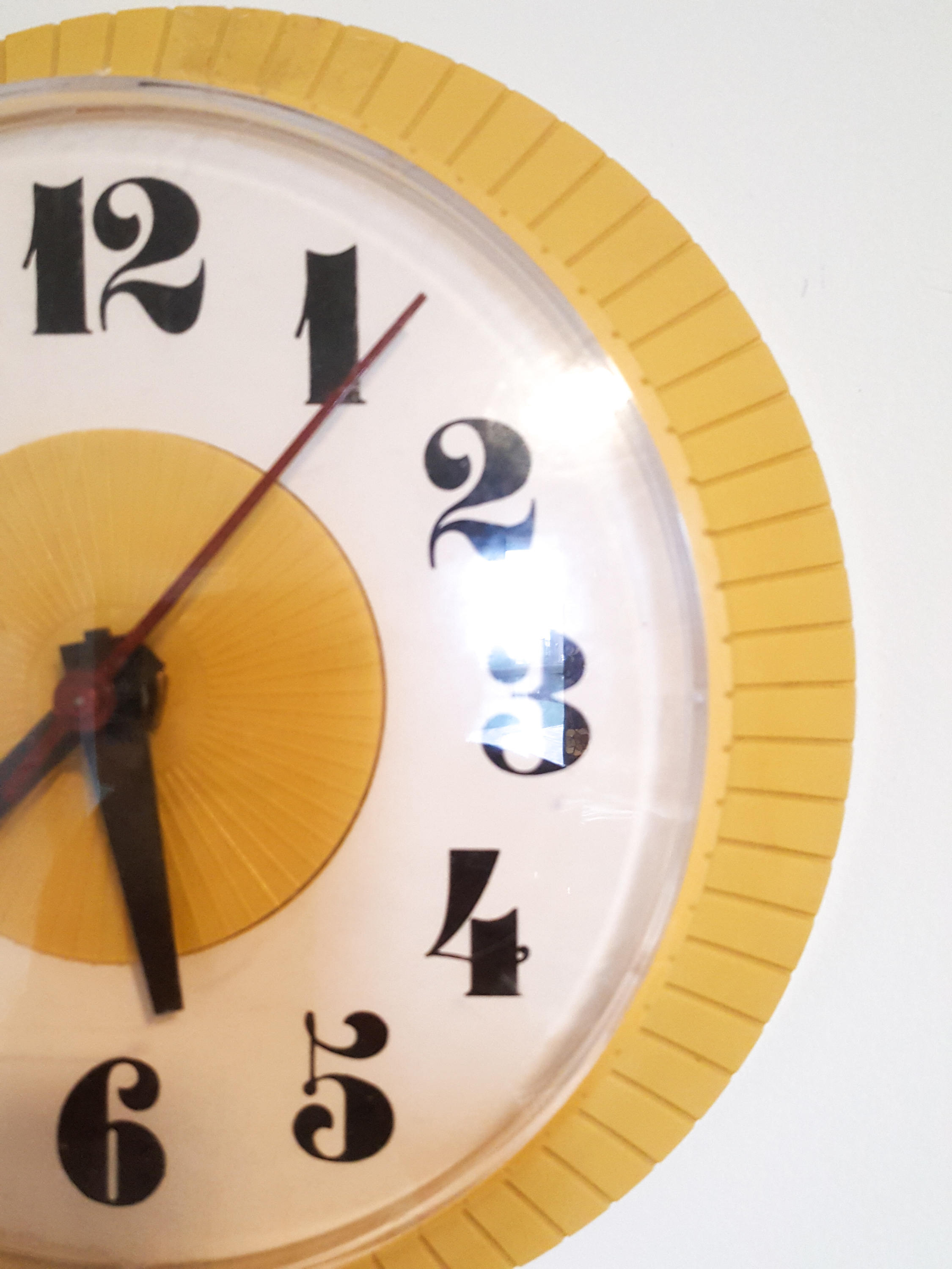 Vintage Deco Yellow Electric Wall Clock