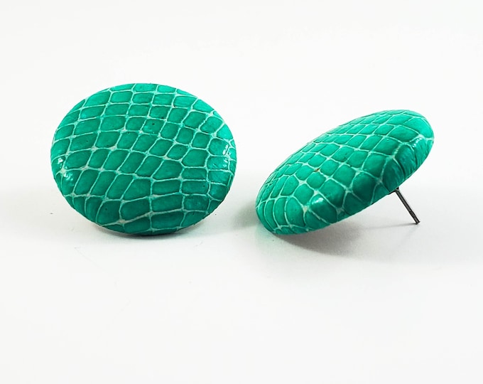 Gorgeous Vintage Round Kelly Green Leather Earrings in Snakeskin Patter 1.5"