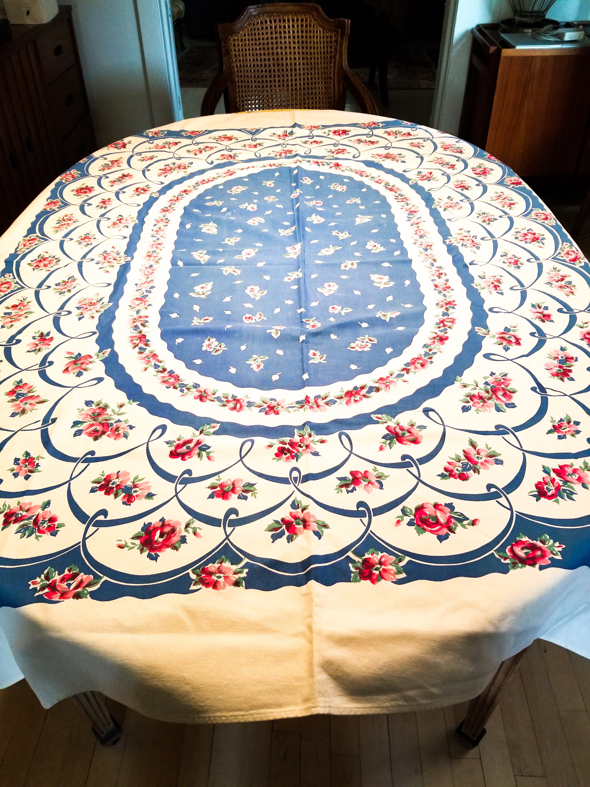 1950's Country Kitchen Rectangular Cotton Tablecloth with Floral Motif