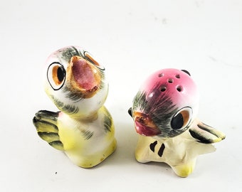 Adorable Anthropomorphic 2 Birdie Salt and Pepper Shakers. Vintage Kitchen Decor.