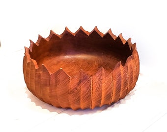 Beautiful Vintage Mid-Mod Tropical Wood Salad Bowl with Large Serrated Rim Detail