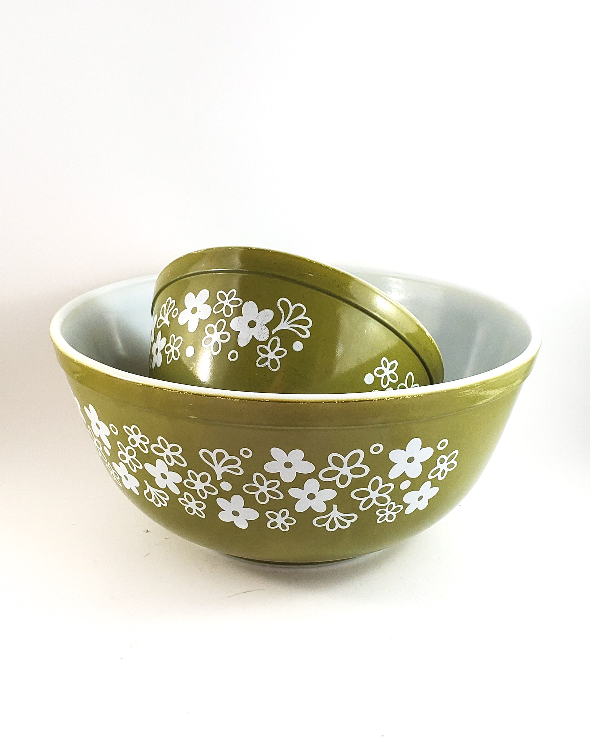 Crazy Daisy Olive Pyrex 2.5 QT Mixing Bowl, marked 403 1.5 ...