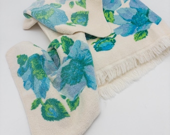 Vintage 1970's Fieldcrest Handtowel with 2 washcloths