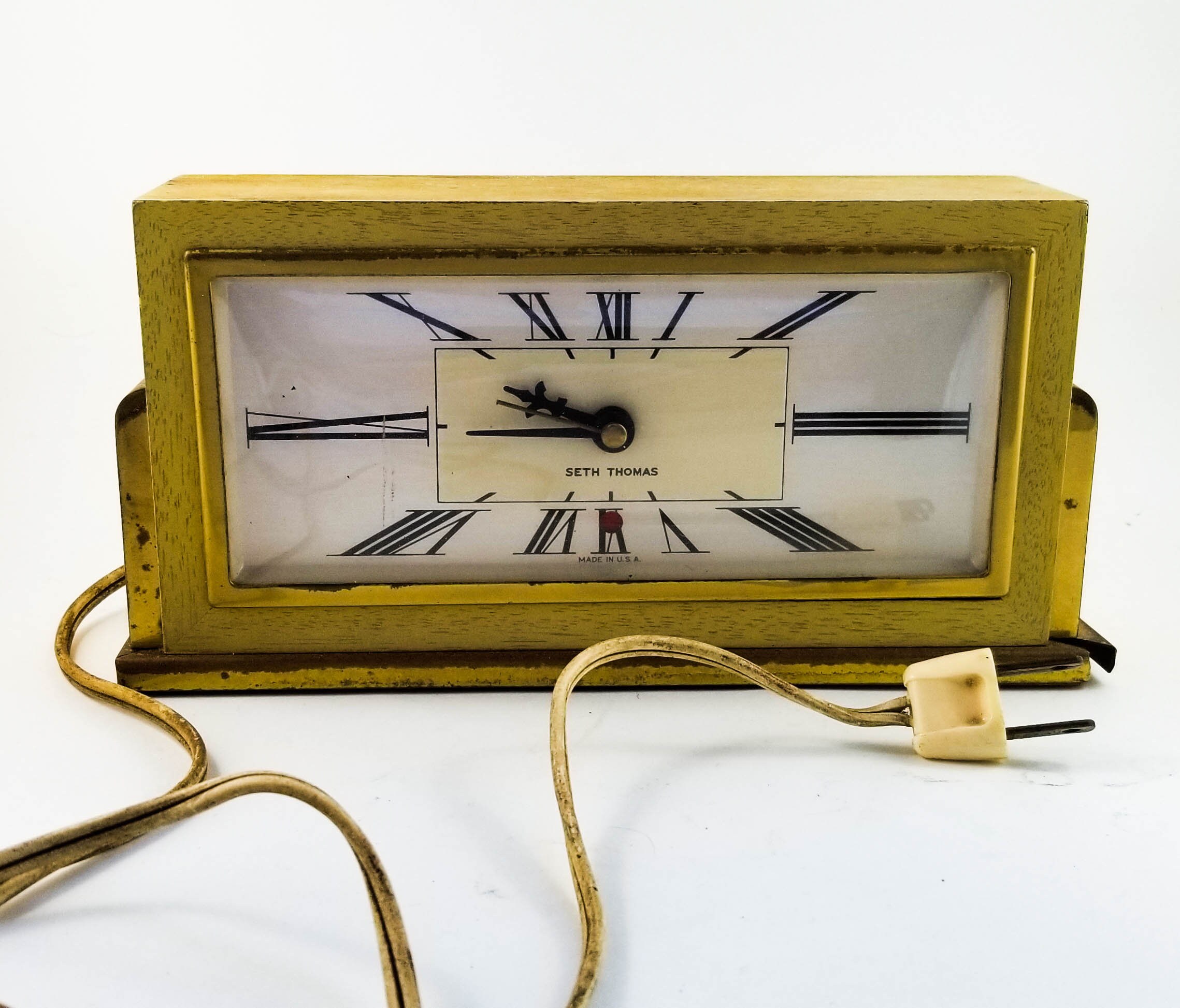 Iconic SETHTHOMAS 1930’s Art Deco Electric Alarm Desk Clock in Yellow