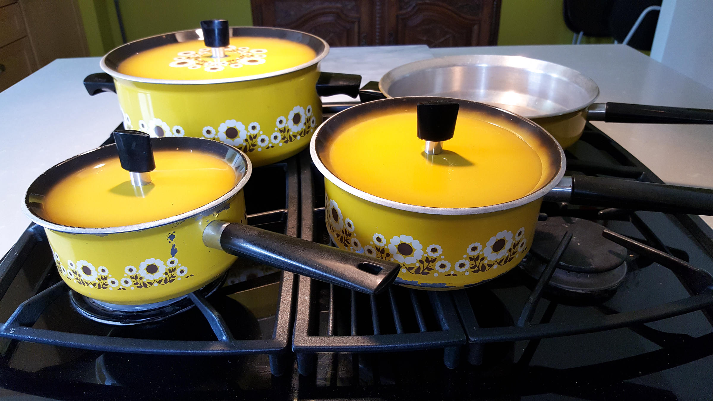 7 Piece Mid Century Supreme Aluminum Yellow Daisy Pot and Pan Set