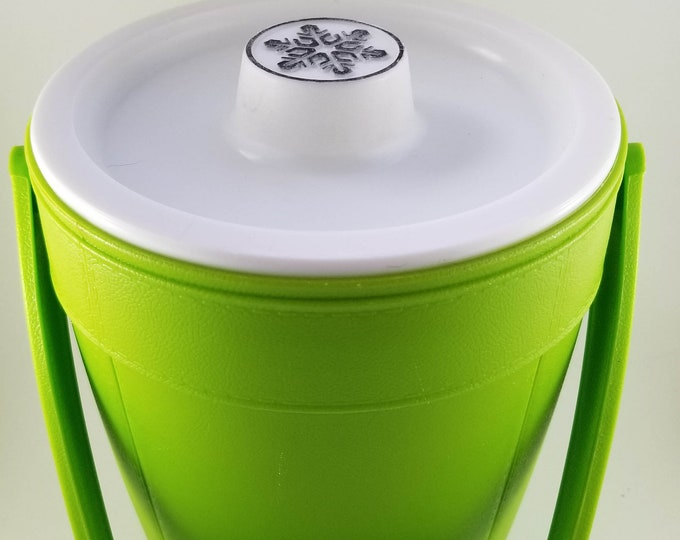 Green Jumbo Size Rubbermaid Plastic Snowflake Ice Bucket