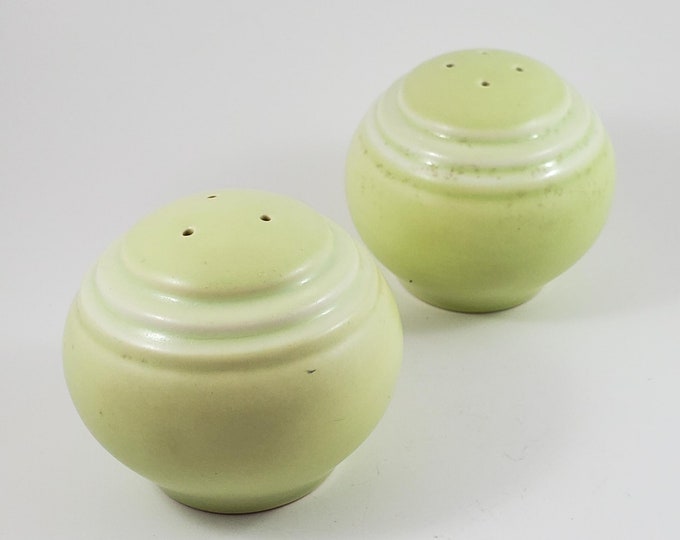 Pfaltzgraff Ceramic Creamy Pale Green Salt and Pepper Shakers with Stoppers Fiestaware, HLC, Homer Laughlin