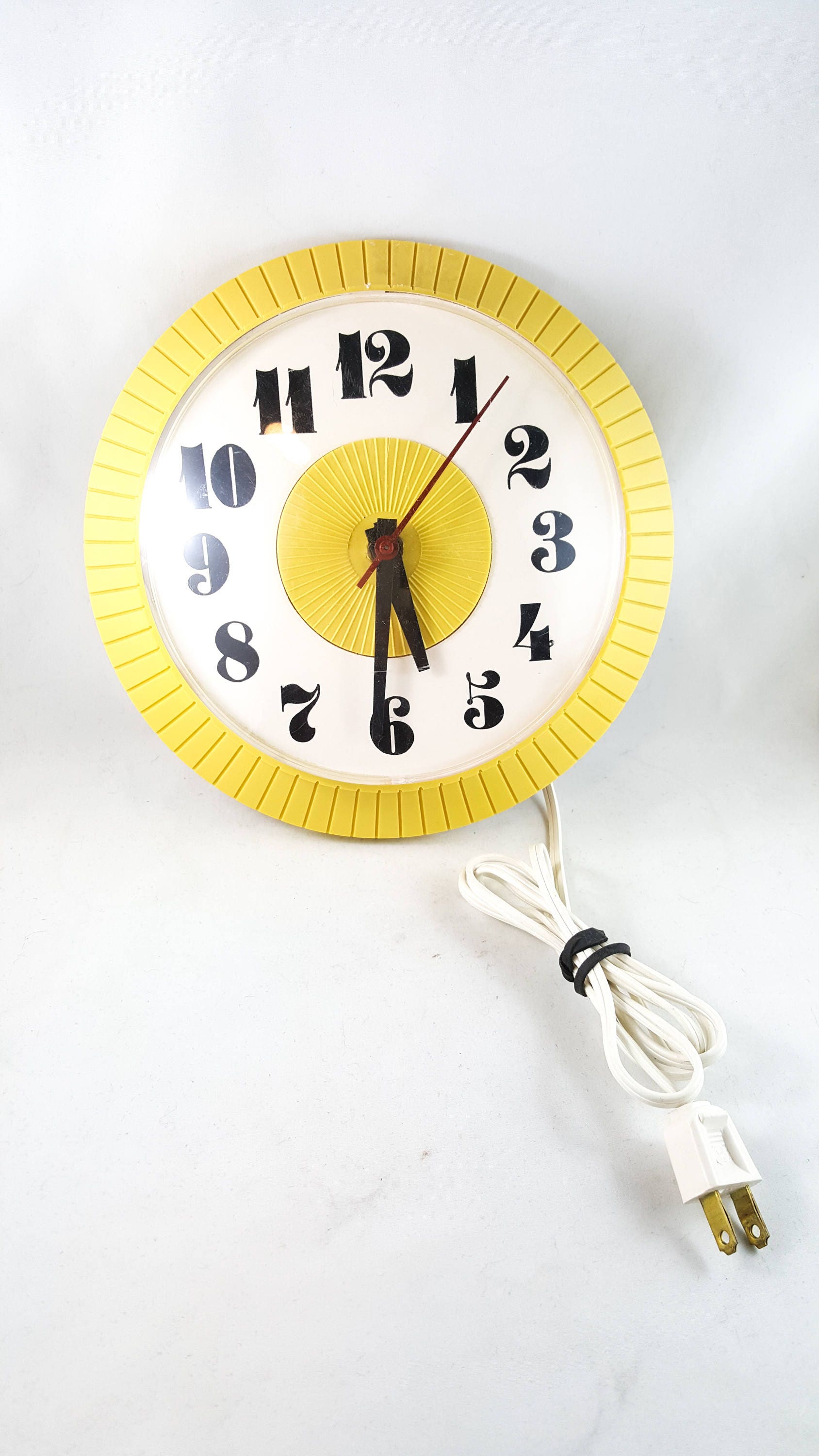 Vintage Deco Yellow Electric Wall Clock