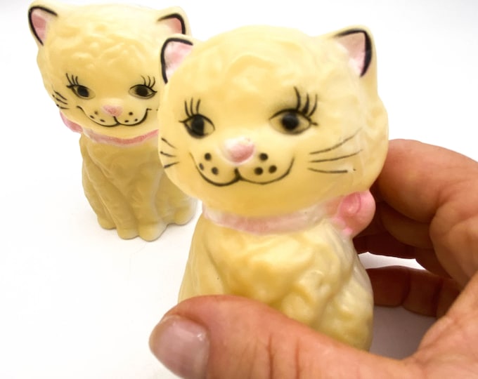 Vintage Plastic Cat Salt and Pepper Shakers with Meow sound when inverted.