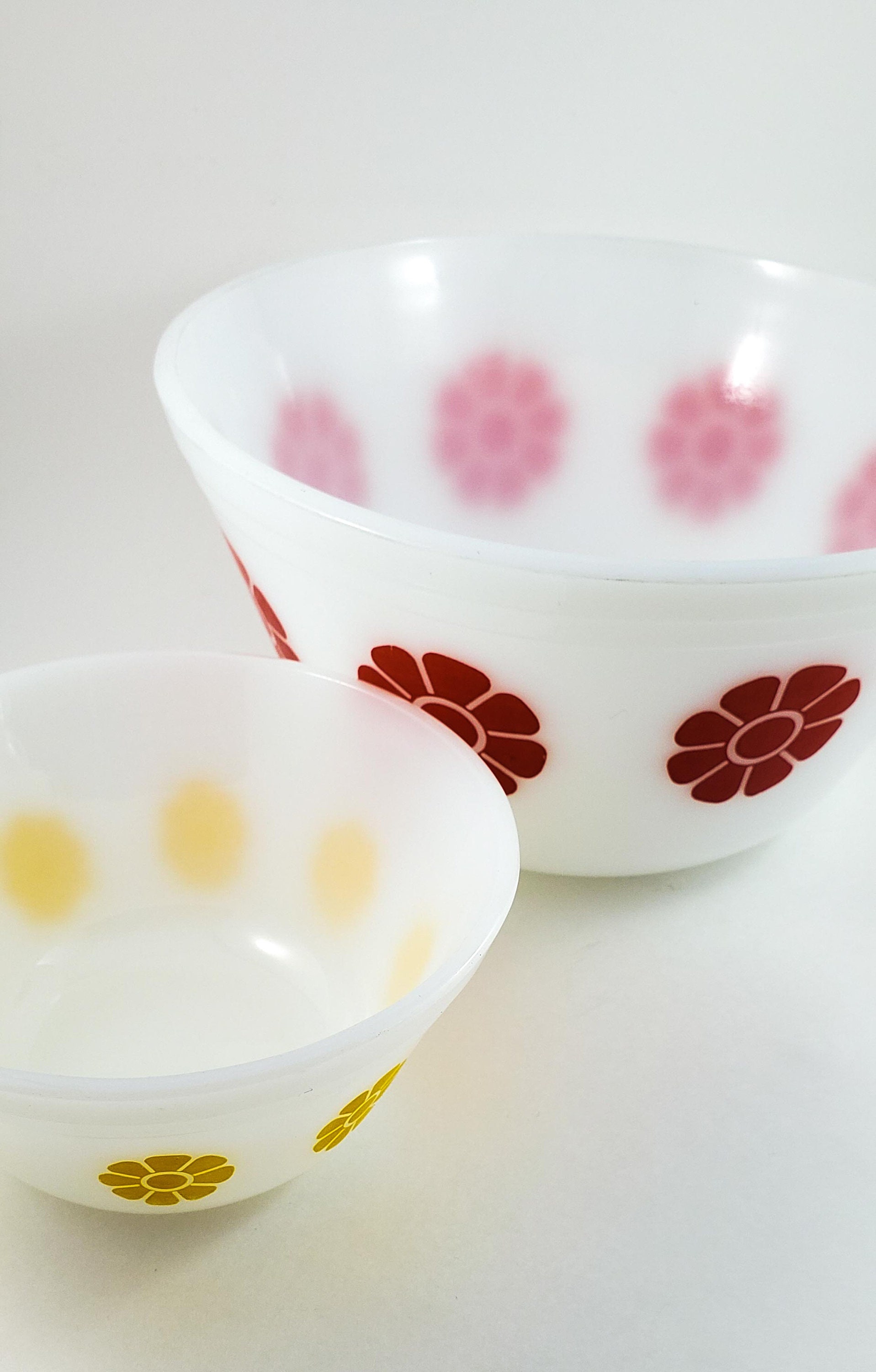 Vintage Federal Daisy Heat Proof Bowls Federal Glass in Red and Yellow