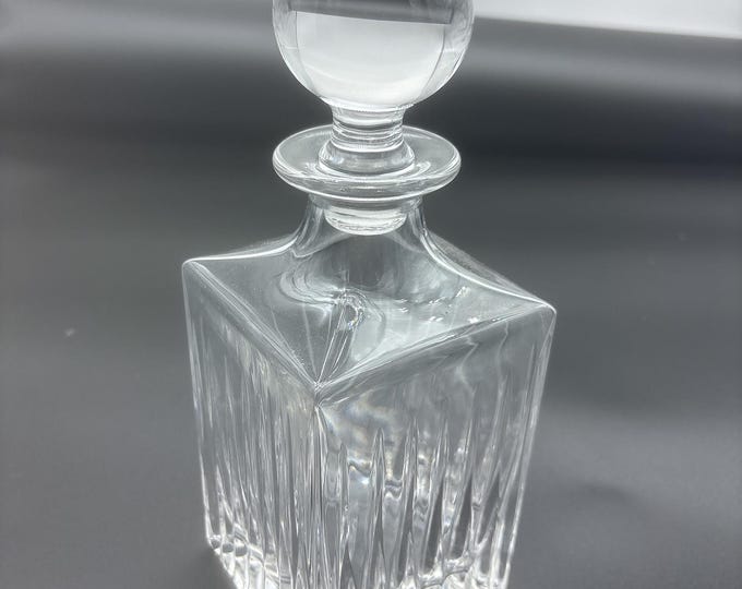 Gorgeous Glass Davinci Etched Decanter