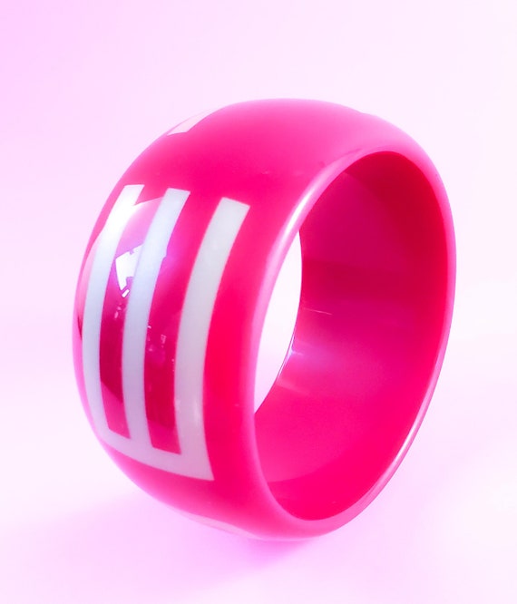 Stunning VINTAGE Pink Acrylic Holt Renfrew Retro … - image 1