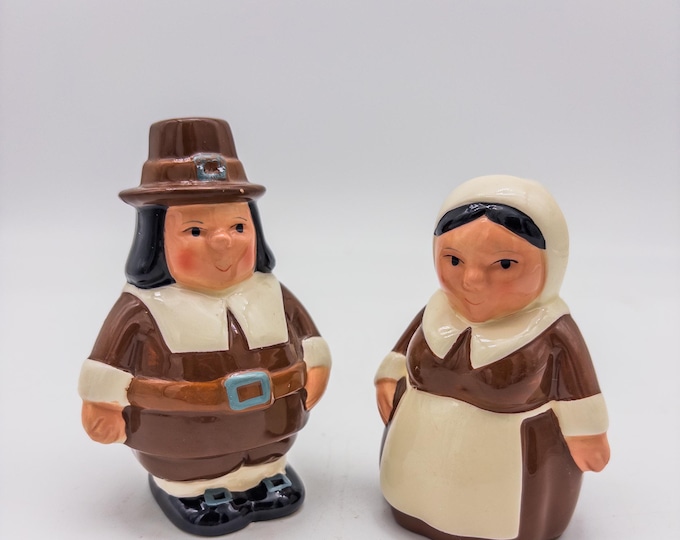 1970s Vintage Oversize Pilgrim Couple Salt and Pepper Set