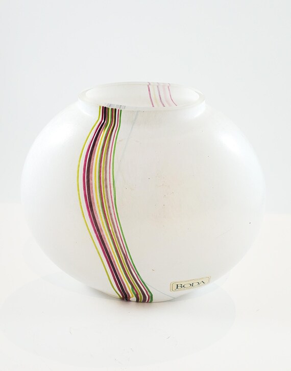 Gorgeous Kosta Boda Sweden Rainbow 48226 Round 5 3/4