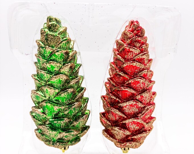 2 Gorgeous Christmas Ornaments in Red and Green with Glitter