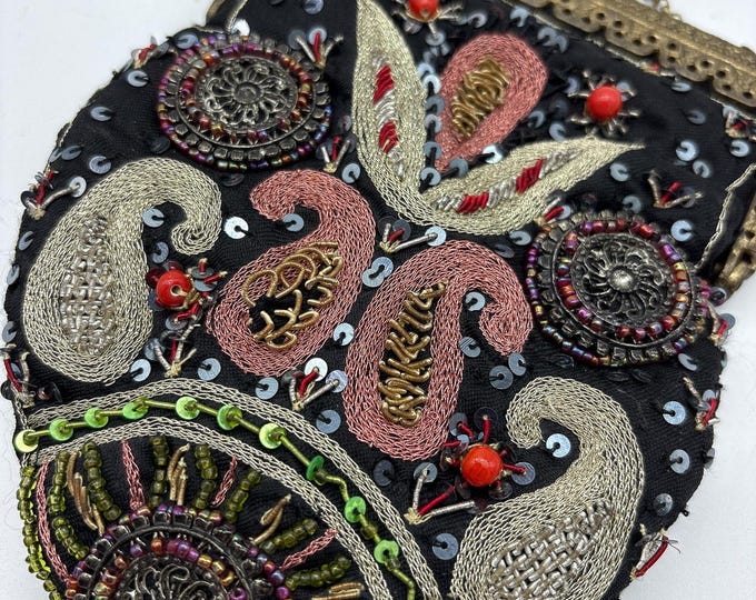 Magnificent Rare Art Deco Hand Embellished 1920s Wrist bag 1920s