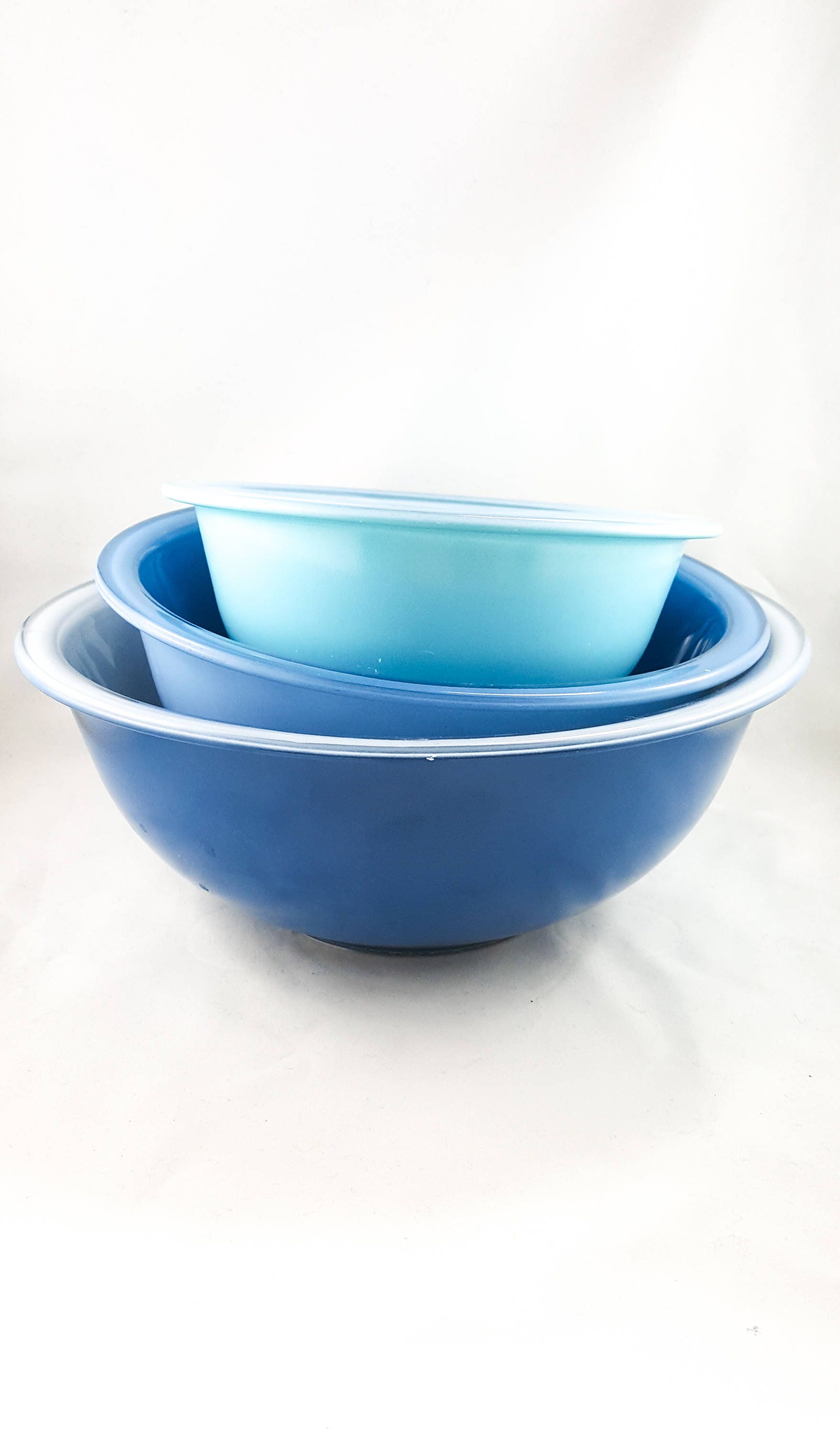 Set of Three Pyrex Clear Bottom Powder Blue Mixing Bowls