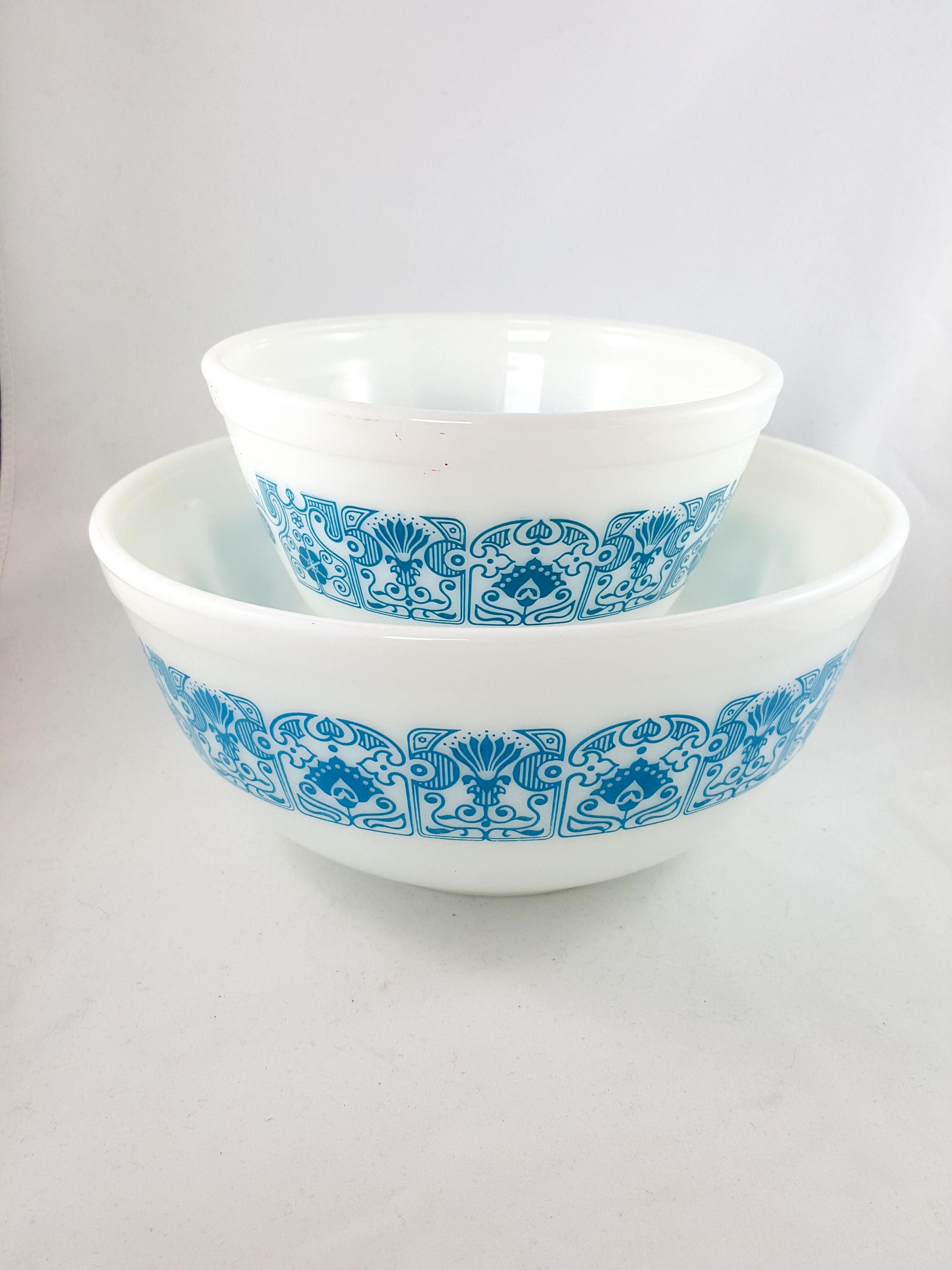 Vintage Horizon Blue Pyrex Mixing Bowl Set