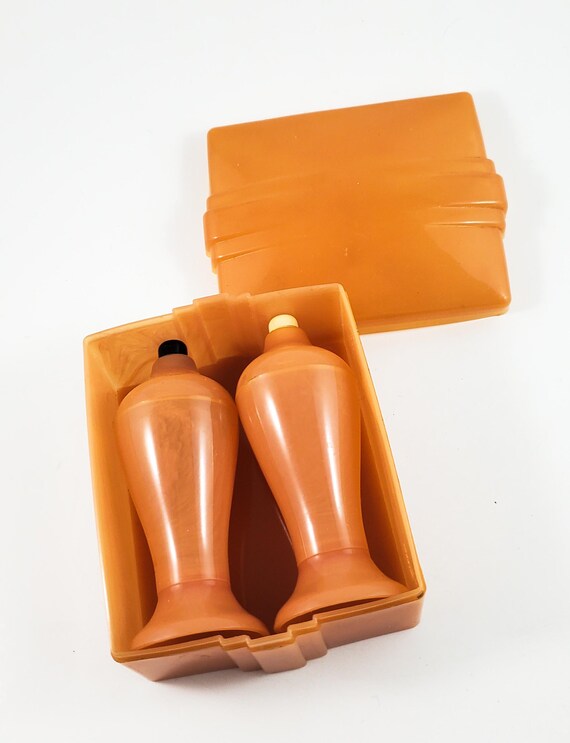 Super Cool Plastic Push Button Salt and Pepper Shakers With Case in Toffee  Color 