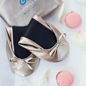 Foldable flats for wedding guests clearance