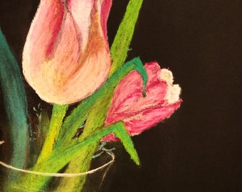 Tulpen in der Vase, Pastellkreide auf schwarzem Fotokarton, 19,0x25,7 cm