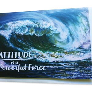 Tarjeta de felicitación "La actitud es una fuerza poderosa"