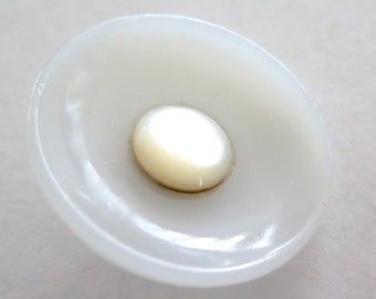 1 3/8" LG Concave Clambroth Button with Shell OME