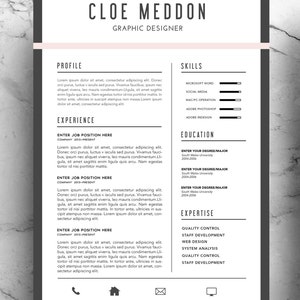 Może przedstawiać: Czarno-białe CV z nazwiskiem Chloe Meddon i tytułem Grafik. CV zawiera sekcje dotyczące profilu, doświadczenia, wykształcenia, umiejętności i specjalizacji. CV jest na białym marmurowym tle.