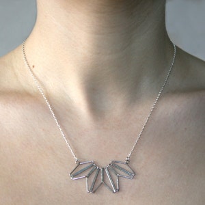 Necklace half daisy pendant image 3