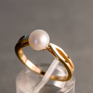 Ring made of 585 yellow gold with pearl