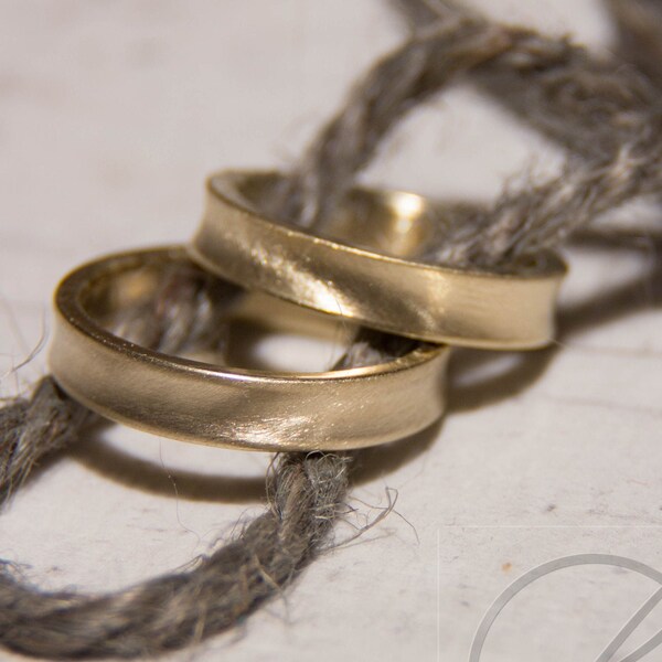 Curved brushed wedding rings/wedding rings in 585 yellow gold