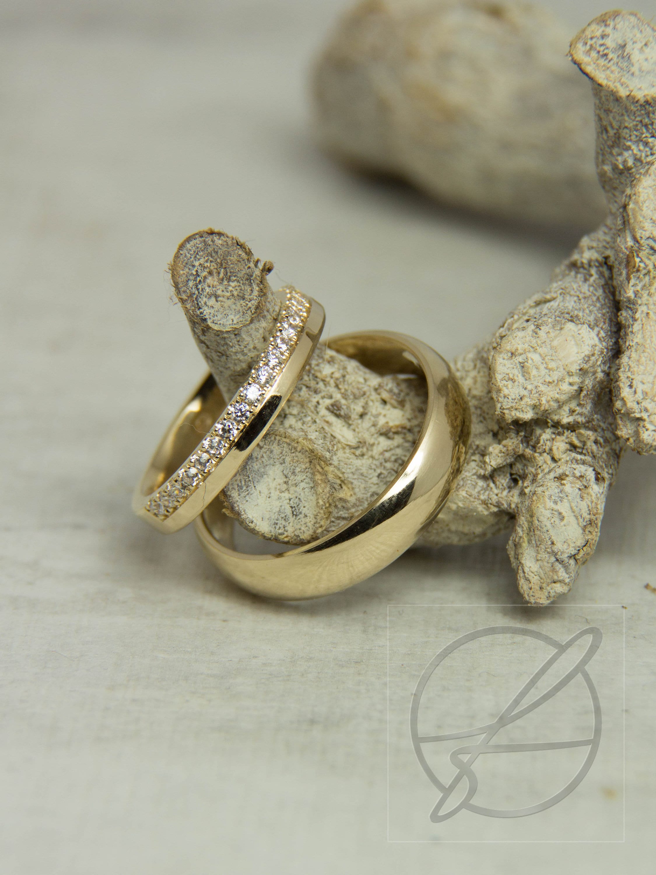 585 gold ring price deals