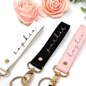 Llavero de cuero personalizado / Llavero de cuero sintético / Llavero de cuero rosa / Regalo de dama de honor / Llavero con nombre / Llavero personalizado