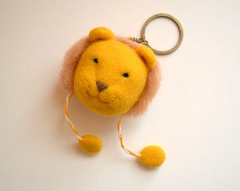 Gefilzter Löwe Schlüsselanhänger, Einzigartiges handgemachtes Geschenk für Löwe-Geborene, Schlüsselanhänger aus Wolle, Taschenanhänger / Rucksackanhänger