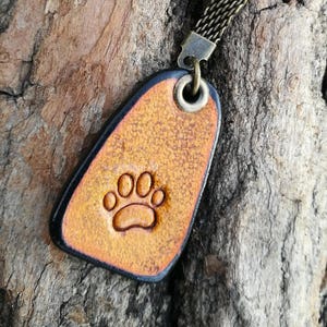 Cat paw Keychain, Leather Keyfob, Custom Leather Keychain, leather carving, Personalized Key Fob, Paw Prints, leather cat Keychain, Cat paws