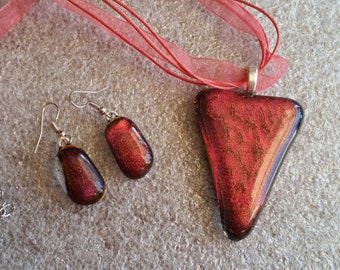 Magenta Rose Gold Dichroic Fused Glass Pendant and Earrings set D022