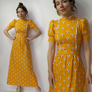 Vintage  Scandinavian Heikkila dress / Finnish prairie floral pattern dress with belt  / Short sleeve floral dress made in Finland / size 34