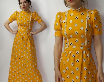 Vintage  Scandinavian Heikkila dress / Finnish prairie floral pattern dress with belt  / Short sleeve floral dress made in Finland / size 34