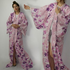Vintage japanischer Kimono Robe / Vintage rosa lila Kimono / Blüten floraler Kimono / Maxi Baumwollkimono