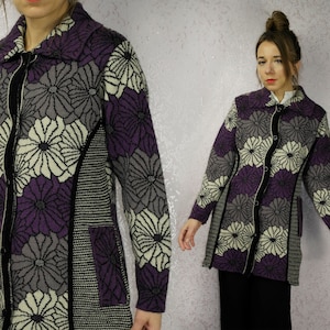 Suéter floral elegante vintage / Cárdigan morado con flores / Suéter romántico boho con botones y bolsillos /