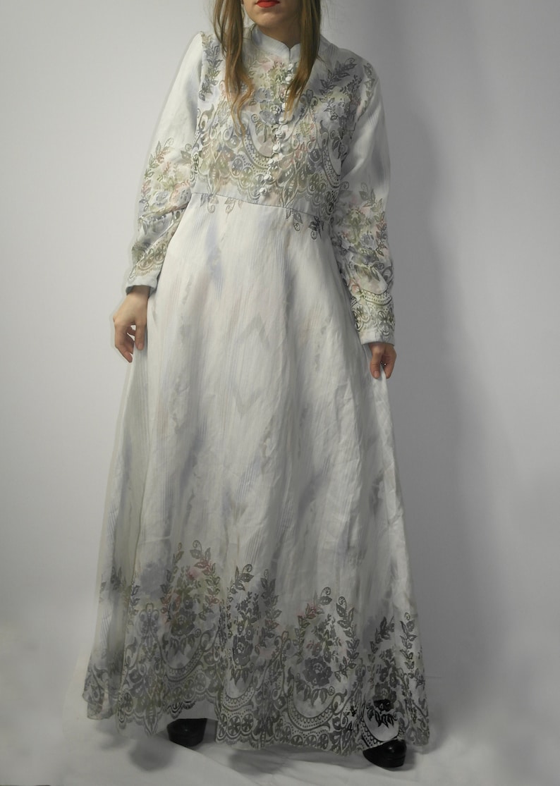 Maxi modest dress Floral turkish dress White maxi dress with floral pattern